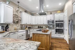 100 Kathleen Ave, La Grange, TX 78945 - Photo 4