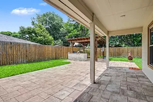 913 Cannan Dr, Angleton, TX 77515 - Photo 22