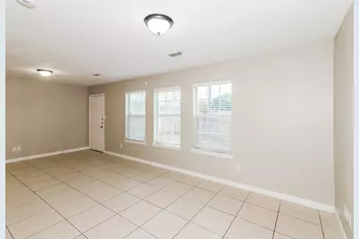 4966 N Cancun Drive, Houston, TX 77045 - Photo 4