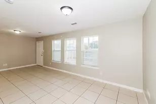 4966 N Cancun Dr, Houston, TX 77045 - Photo 4