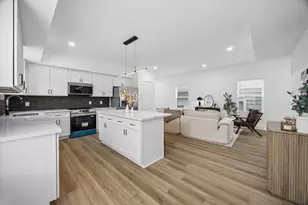 801 E 32nd 1/2 St, Houston, TX 77022 - Photo 10