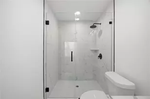 801 E 32nd 1/2 St, Houston, TX 77022 - Photo 24