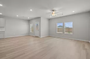 2425 E Heritage Dr, Dayton, TX 77535 - Photo 10