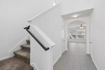 82 W Twinvale Loop, Conroe, TX 77384 - Photo 2