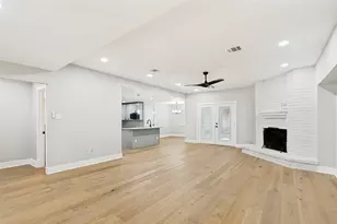 10903 Holly Springs Dr, Houston, TX 77042 - Photo 6