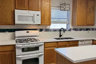 606 Oak Berry Dr, Kemah, TX 77565 - Photo 10