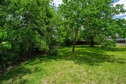 402 Bay Oaks Drive, La Porte, TX 77571 - Photo 2