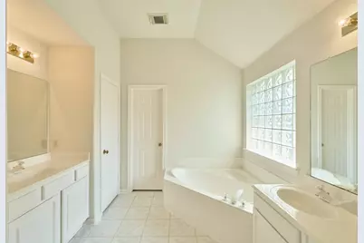 12318 Georgetown Park Court, Houston, TX 77058 - Photo 20