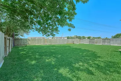 12318 Georgetown Park Court, Houston, TX 77058 - Photo 32