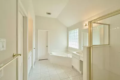 12318 Georgetown Park Court, Houston, TX 77058 - Photo 18