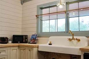 409 E Morgan Ave, Cuero, TX 77954 - Photo 36