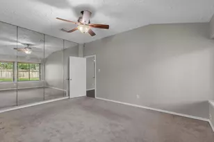 4202 W Peachfield Cir, Houston, TX 77014 - Photo 10