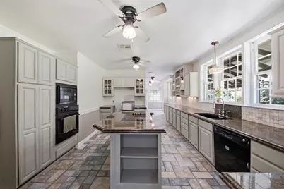6998 Commander Roland Drive, Hitchcock, TX 77563 - Photo 10