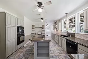 6998 Commander Roland Dr, Hitchcock, TX 77563 - Photo 10