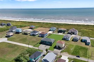 172 Ocean View Dr, Crystal Beach, TX 77650 - Photo 2