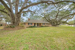 105 Memorial Ln, Columbus, TX 78934 - Photo 2