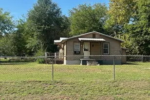 410 E Gregg St, Mount Enterprise, TX 75681 - Photo 2