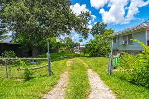 1912 E Winn St, Kemah, TX 77565 - Photo 4