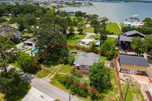 1912 E Winn St, Kemah, TX 77565 - Photo 1