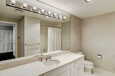 5000 Montrose Boulevard #18A, Houston, TX 77006 - Photo 8