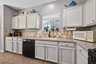 915 Highland Woods Dr, Highlands, TX 77562 - Photo 22