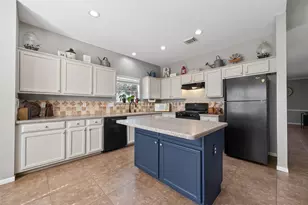 915 Highland Woods Dr, Highlands, TX 77562 - Photo 18