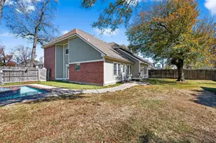 915 Highland Woods Dr, Highlands, TX 77562 - Photo 46