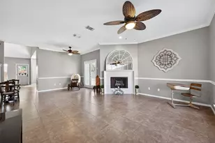 915 Highland Woods Dr, Highlands, TX 77562 - Photo 10