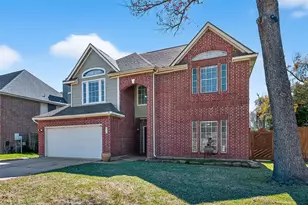 915 Highland Woods Dr, Highlands, TX 77562 - Photo 2