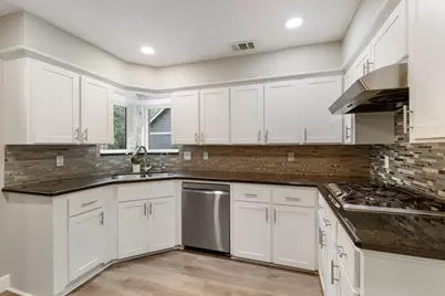 21 Wakerobin Court, The Woodlands, TX 77380 - Photo 10