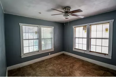 9243 E Avenue O, Houston, TX 77012 - Photo 4