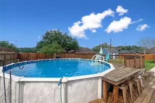 49 Colony Square, Angleton, TX 77515 - Photo 4