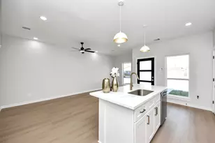 9826 Nedwald St, Houston, TX 77029 - Photo 34