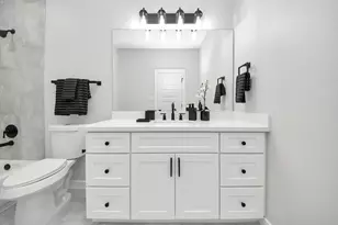 9826 Nedwald St, Houston, TX 77029 - Photo 36