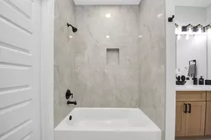 9826 Nedwald St, Houston, TX 77029 - Photo 16