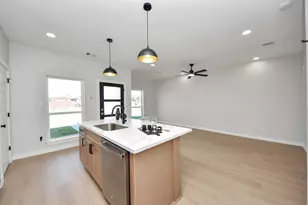 9826 Nedwald St, Houston, TX 77029 - Photo 18