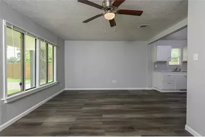 6811 Mike Street, Hitchcock, TX 77563 - Photo 4