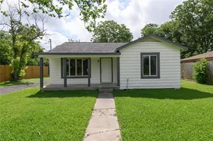 6811 Mike St, Hitchcock, TX 77563 - Photo 1
