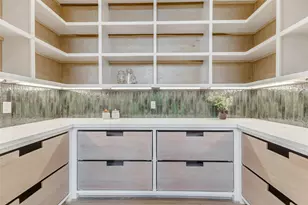 6911 Hartland Ave, Houston, TX 77055 - Photo 12