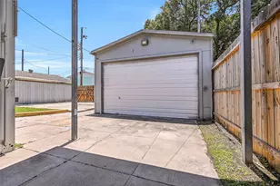 3921 Ave P 1/2, Galveston, TX 77550 - Photo 34