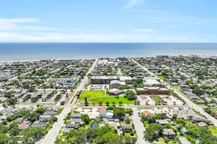 3921 Ave P 1/2, Galveston, TX 77550 - Photo 36