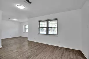 10513 Moorberry Ln, Houston, TX 77043 - Photo 6