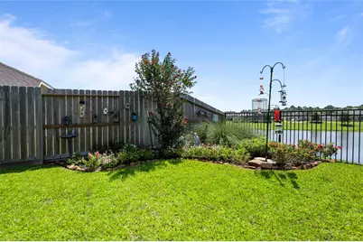 15322 Lake Front Drive, Mont Belvieu, TX 77523 - Photo 32