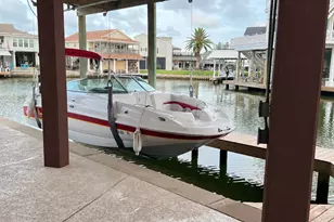 107 Bamaku Bend, Tiki Island, TX 77554 - Photo 4
