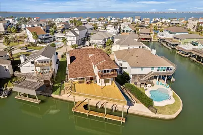 107 Bamaku Bend, Tiki Island, TX 77554 - Photo 2