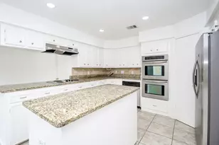 7822 Albin Ln, Houston, TX 77071 - Photo 10