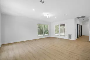 2 Crescent Falls Ct, The Woodlands, TX 77381 - Photo 10