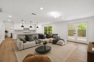 2 Crescent Falls Ct, The Woodlands, TX 77381 - Photo 8