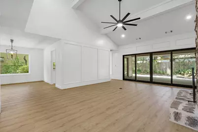2 Crescent Falls Court, The Woodlands, TX 77381 - Photo 4