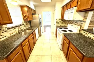 18 Brookflower Rd, The Woodlands, TX 77380 - Photo 8